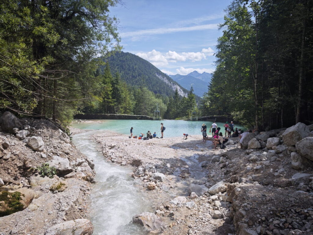 Unterhalb der Klamm ist dieser türkisblau schimmernde Speichersee